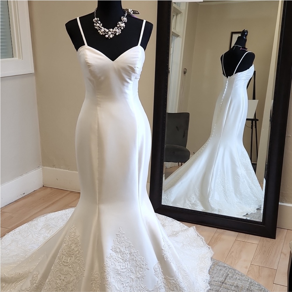 Size 2 to 6 light ivory Mikado trumpet gown